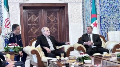 Cezayir İçişleri Bakanı, Pezeşkiyan’ın uçağının kısa molasında görüştü