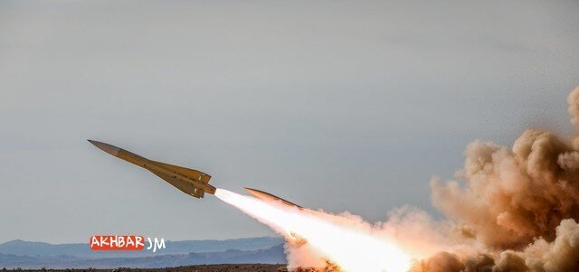 İran Devrim Muhafızları Batı Bölgelerinde Füze Tatbikatı Düzenledi