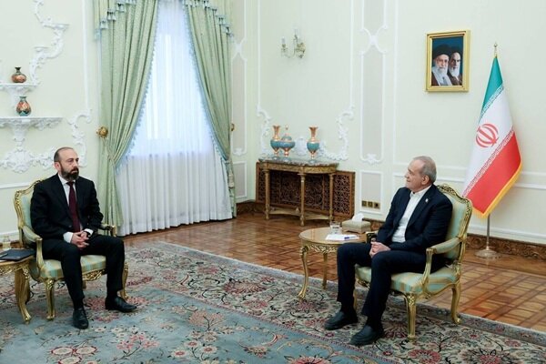 İran Cumhurbaşkanı Pezeşkiyan’dan Ermenistan ile ilişkileri güçlendirme vurgusu