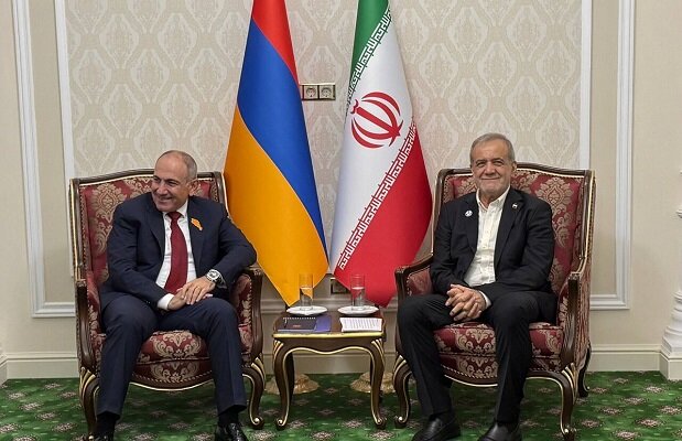 İran Cumhurbaşkanı Pezeşkiyan'dan İran-Ermenistan ilişkilerinin geliştirilmesinin önemine vurgu