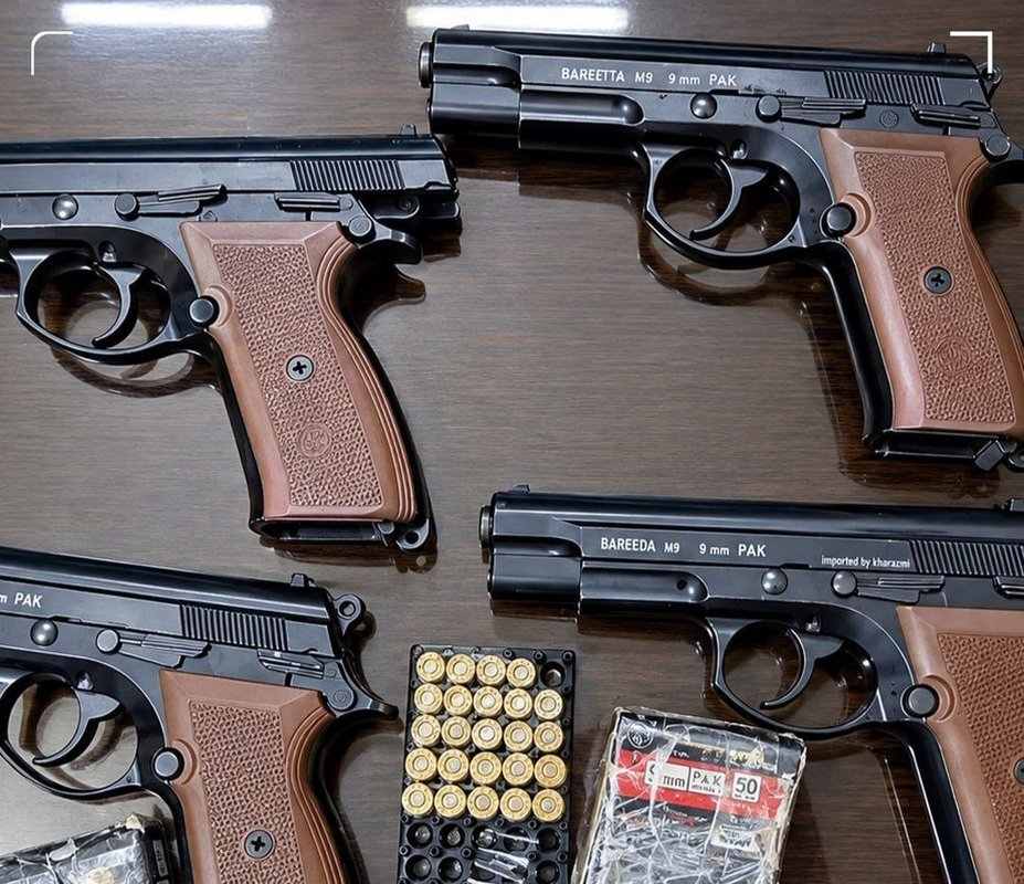 İsfahan’da Otobüs Yolcusunun Üzerinde 4 Tabanca ve 90 Mermi Bulundu