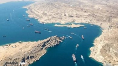 Bloomberg: Füceyre Limanı’na yaklaşan 10 süper tanker durdu veya rotasını değiştirdi