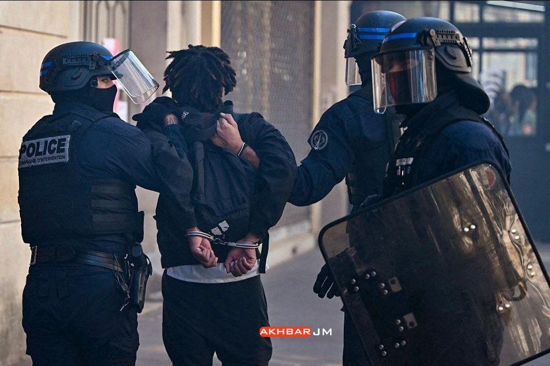 Fransa Başbakanı: Protestolar sırasında 1.200 kişi gözaltına alındı