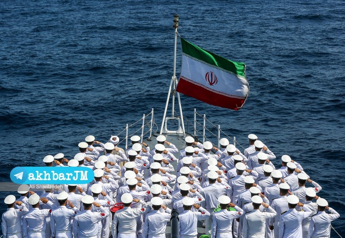 Usulsüz tanker Hürmüz Boğazı’nın güney koridorunda alev aldı