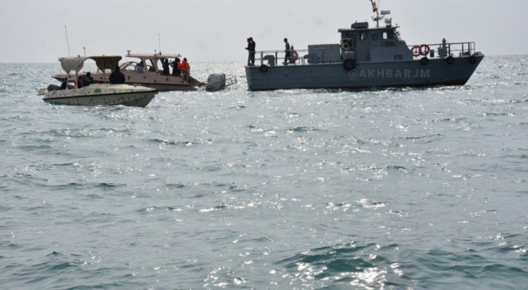 İran Sınır Muhafızları Basra Körfezi’nde Kaçak Yakıt Taşıyan İki Gemiyi Yakaladı