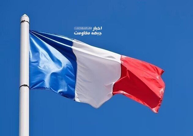 Paris sokaklarında Fransız polisi ile göstericiler arasında çatışmalar sürüyor