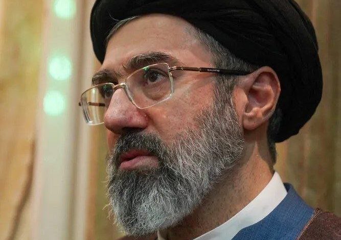 İmam Müctebe Hamaney: İran halkı kadim medeniyetini ve iki asırlık gerilemeyi hatırlıyor