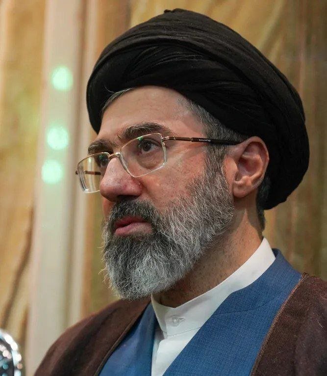 İmam Müctebe Hamaney: İran halkı kadim medeniyetini ve iki asırlık gerilemeyi hatırlıyor