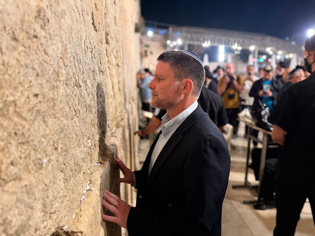 Netanyahu ve Siyonist rejim partilerinin liderleri Ağlama Duvarı’na gitti