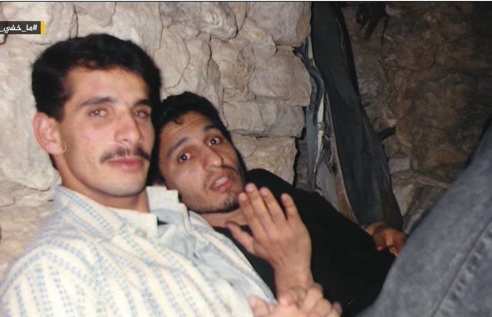 Şehit Muhammed ed-Dayf, gençlik yıllarında şehit yoldaşıyla El Halil’de